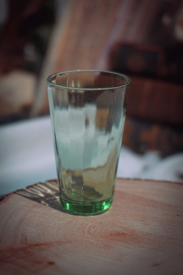 Petit verre en verre vert