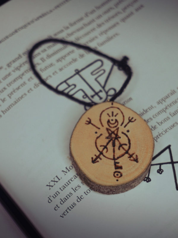 Sigil personnalisé sur bois – Image 3