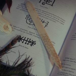 Athamé caïman d'ivoire