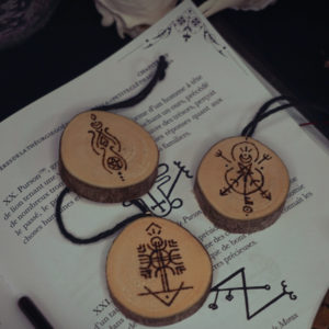 Sigil personnalisé sur bois