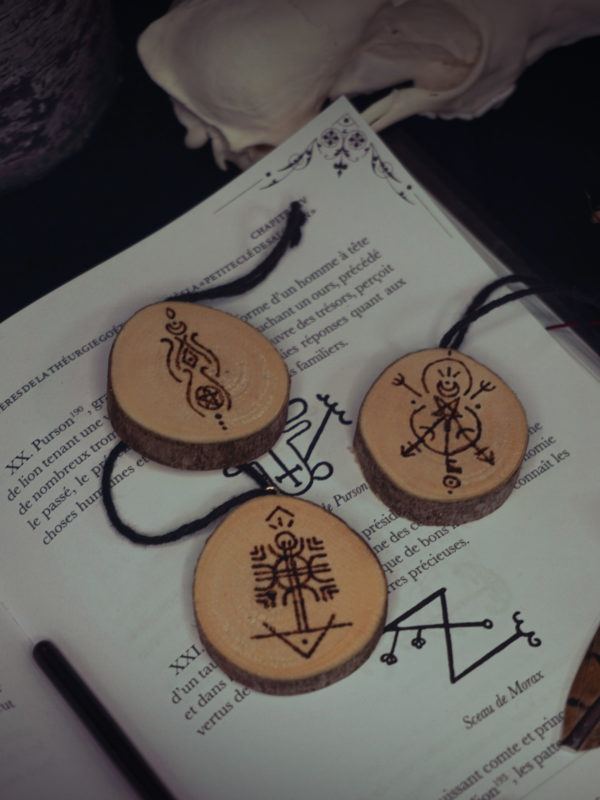 Sigil personnalisé sur bois